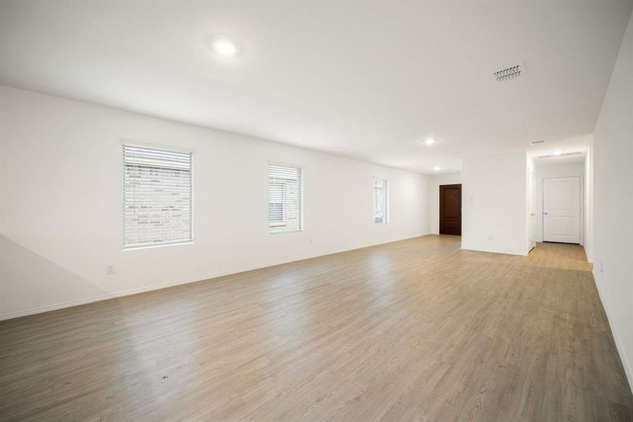 Spacious, unfurnished interior of a new home in , Anna (Image 20).