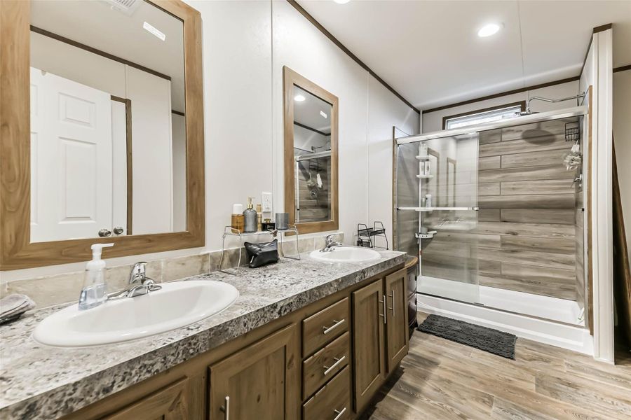 Master bathroom w/ large shower & double sinks