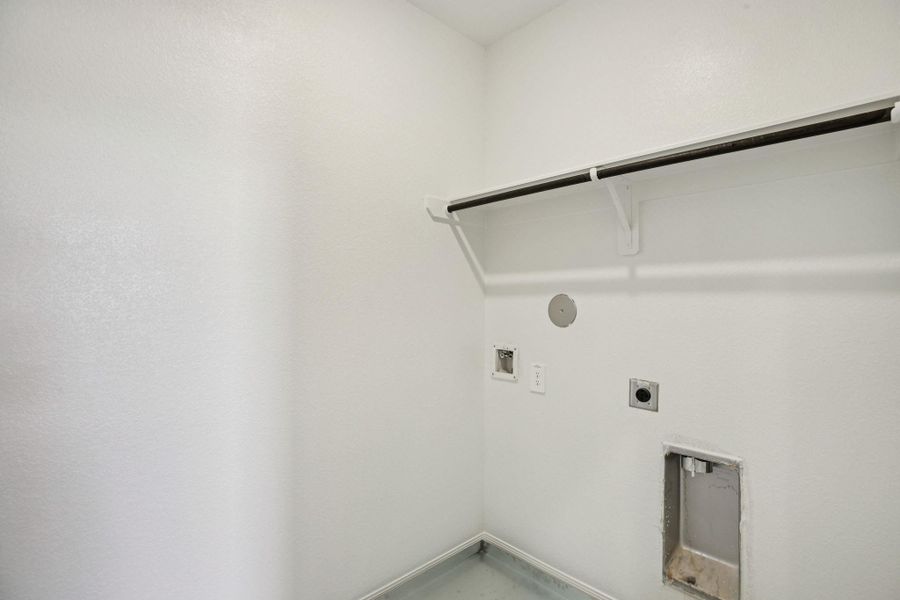 Spacious, unfurnished interior of a new home in Kemah Crossing - Luxe Series, Kemah (Image 30).