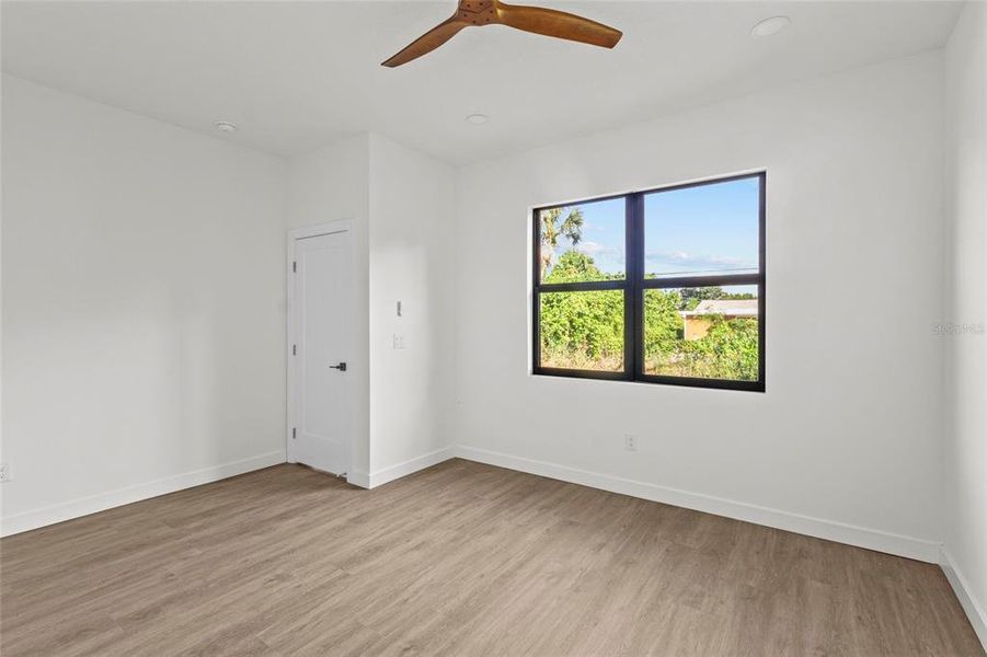 Spacious, unfurnished interior of a new home in , Punta Gorda (Image 9).