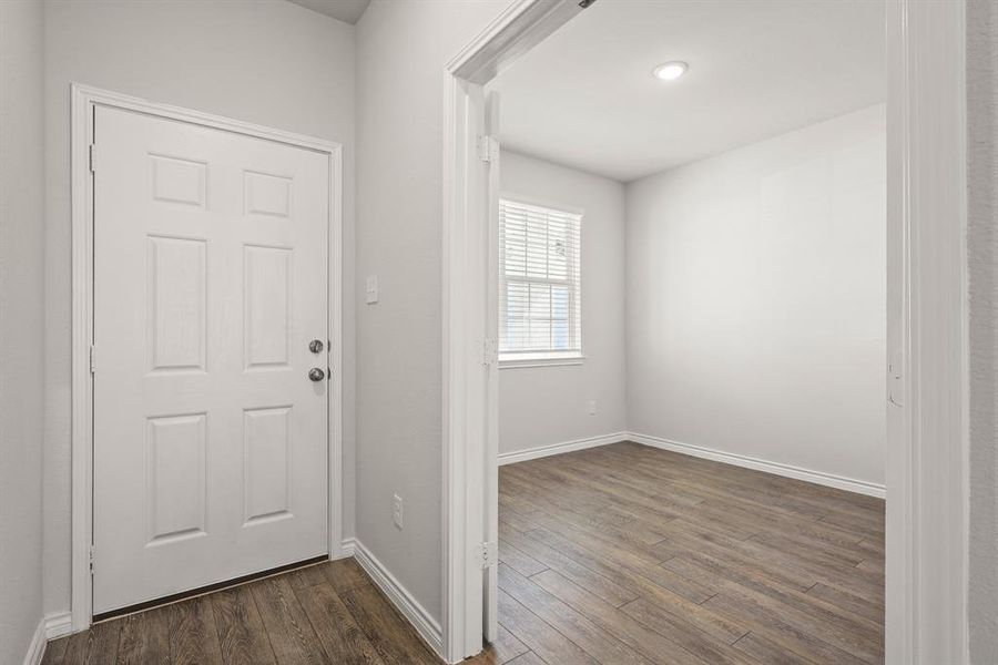 Spacious, unfurnished interior of a new home in Sycamore Landing, Fort Worth (Image 17). Spacious, unfurnished interior of a new home in Sycamore Landing, Fort Worth (Image 17).