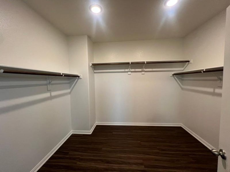 Spacious, unfurnished interior of a new home in Oak Valley, Oak Ridge (Image 11).