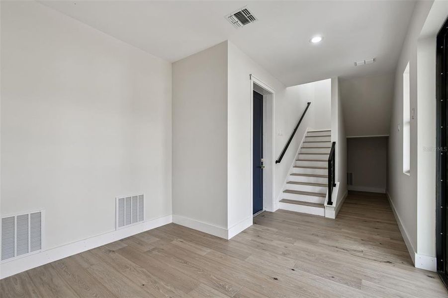 Spacious, unfurnished interior of a new home in , St. Petersburg (Image 23).