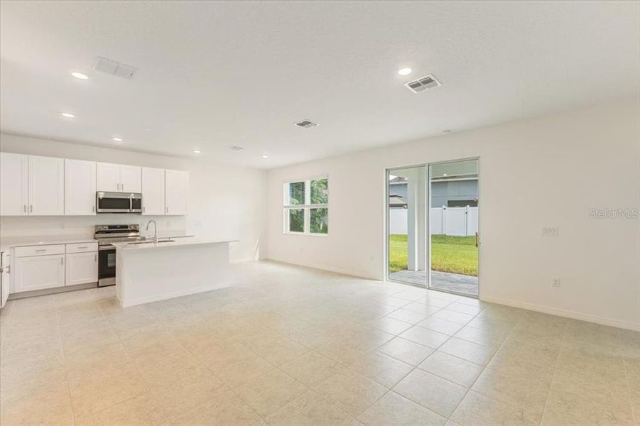 Spacious, unfurnished interior of a new home in Mirror Lake Village, Fruitland Park (Image 22).