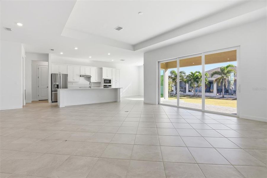 Spacious, unfurnished interior of a new home in South Gulf Cove, Port Charlotte (Image 10).