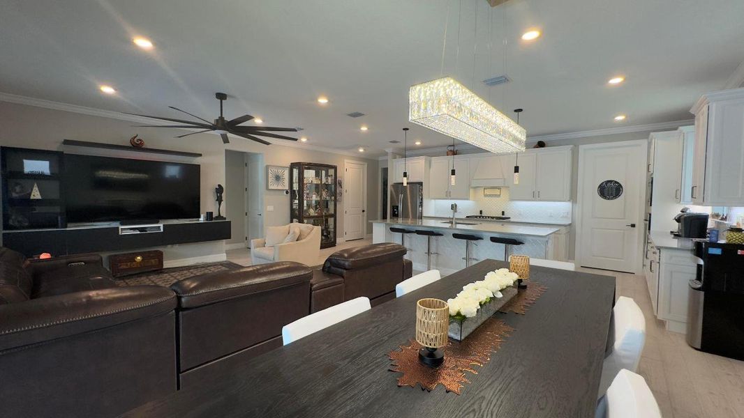 Dining Area Dining Area