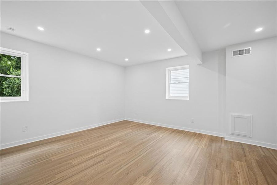 Spacious, unfurnished interior of a new home in , Atlanta (Image 68).