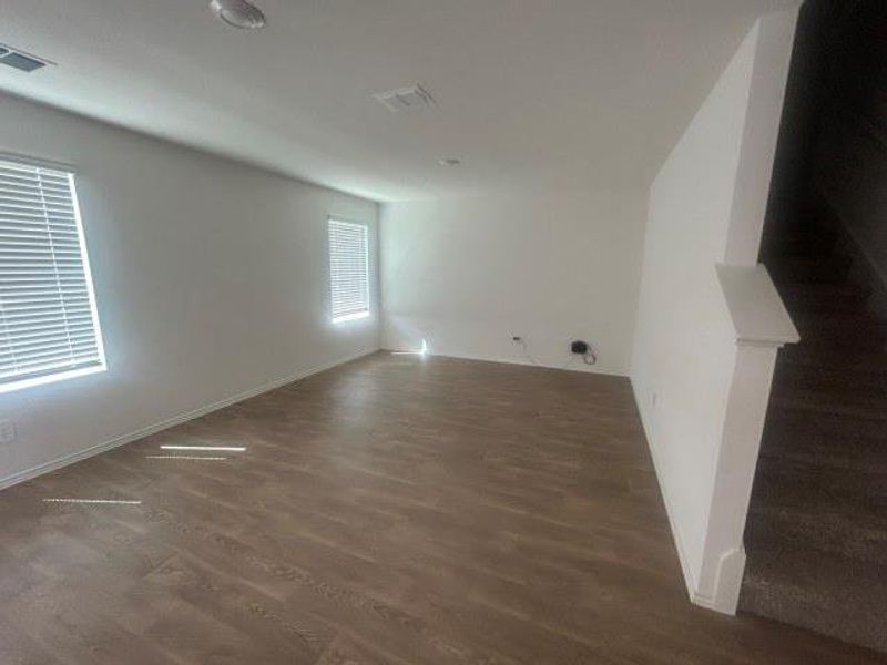 Spacious, unfurnished interior of a new home in , Buda (Image 4).