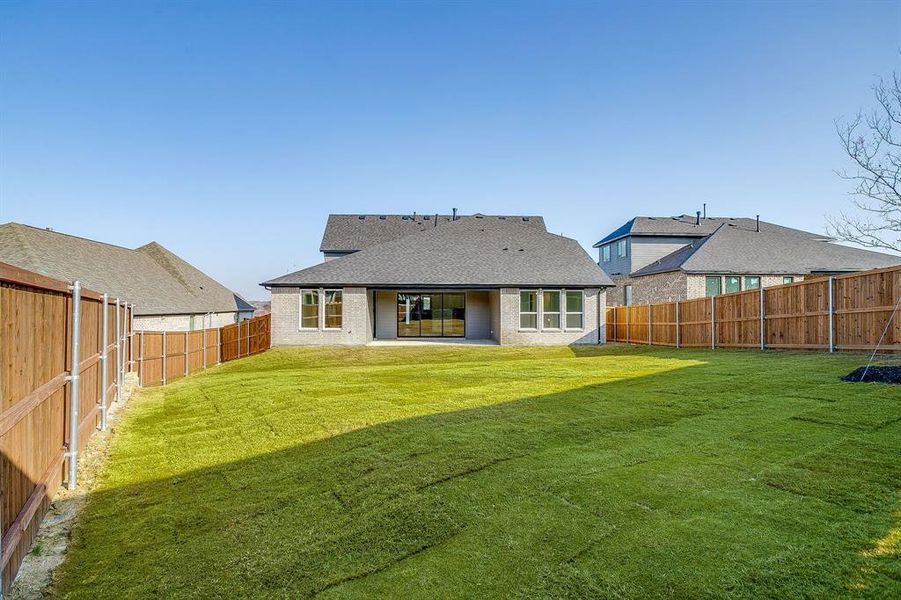 Exterior details and patio area of a home in Talon Hills, Fort Worth (Image 22).