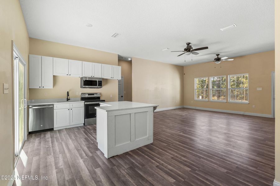 Spacious, unfurnished interior of a new home in , Keystone Heights (Image 18).