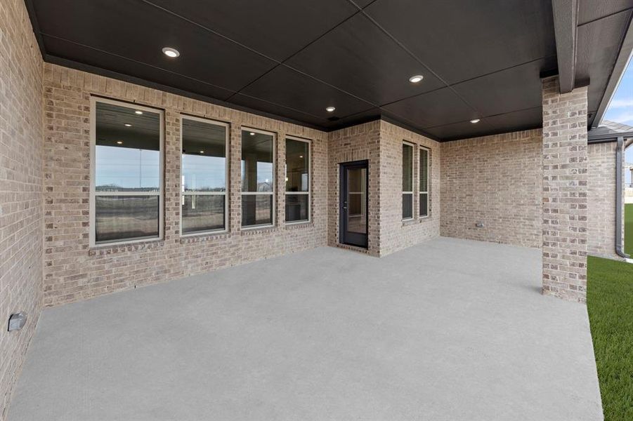 25. 6805 Lancashire - Patio