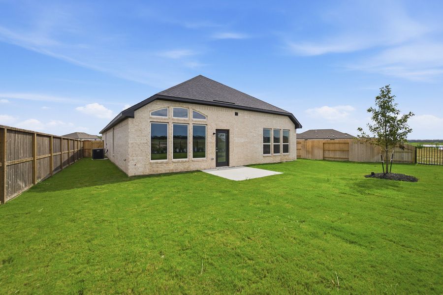 Exterior details and patio area of a home in Ashland, Angleton (Image 29).