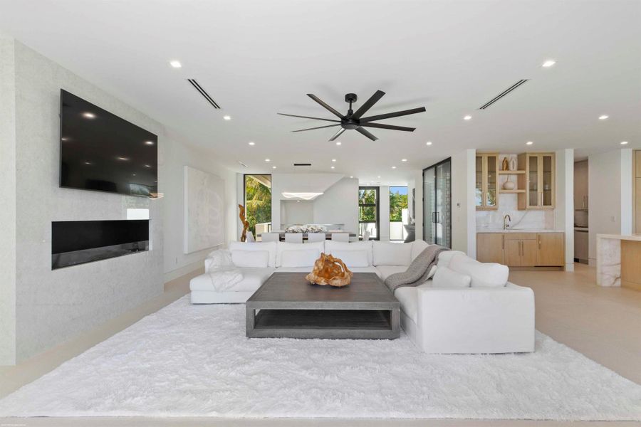 Furnished interior view inside a new home in , Jupiter Island (Image 50).