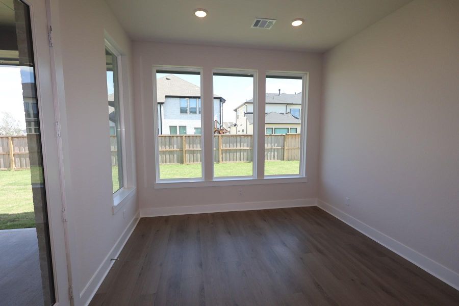 Spacious, unfurnished interior of a new home in Dunham Pointe, Cypress (Image 11).