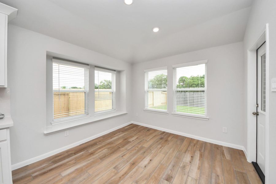 Spacious, unfurnished interior of a new home in Sunrise Cove: Landmark Collection, Texas City (Image 21).