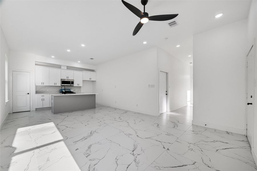 Spacious, unfurnished interior of a new home in , Houston (Image 18).