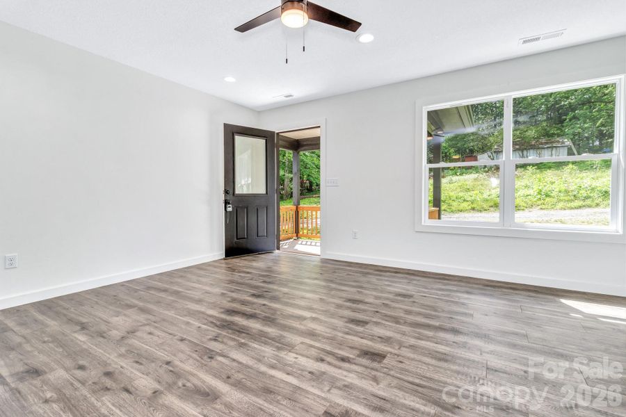 Spacious, unfurnished interior of a new home in , Marion (Image 36).