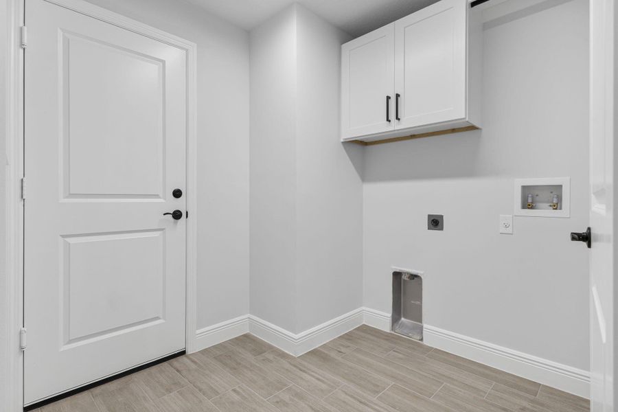 Spacious, unfurnished interior of a new home in , Port St. Lucie (Image 23).