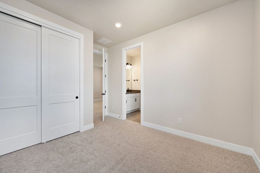 Spacious, unfurnished interior of a new home in Kitchel Lake at Serratoga Falls, Timnath (Image 15).