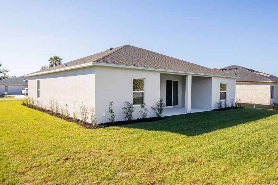 Representative exterior details of a home built from the Clearwater by Maronda Homes in Vero Lake Estates, Vero Beach (Image 17).