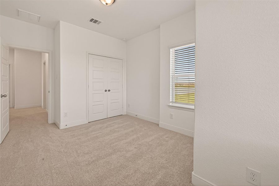 Spacious, unfurnished interior of a new home in Lago Mar, Texas City (Image 30).