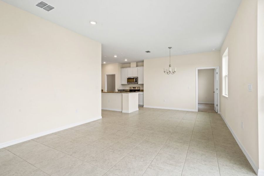 Representative unfurnished interior of a home built from the Beverly by Holiday Builders in Eden Hills, Lake Alfred (Image 11).