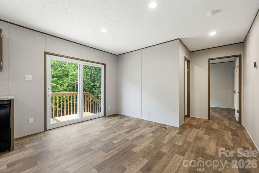 Spacious, unfurnished interior of a new home in , Nebo (Image 23).