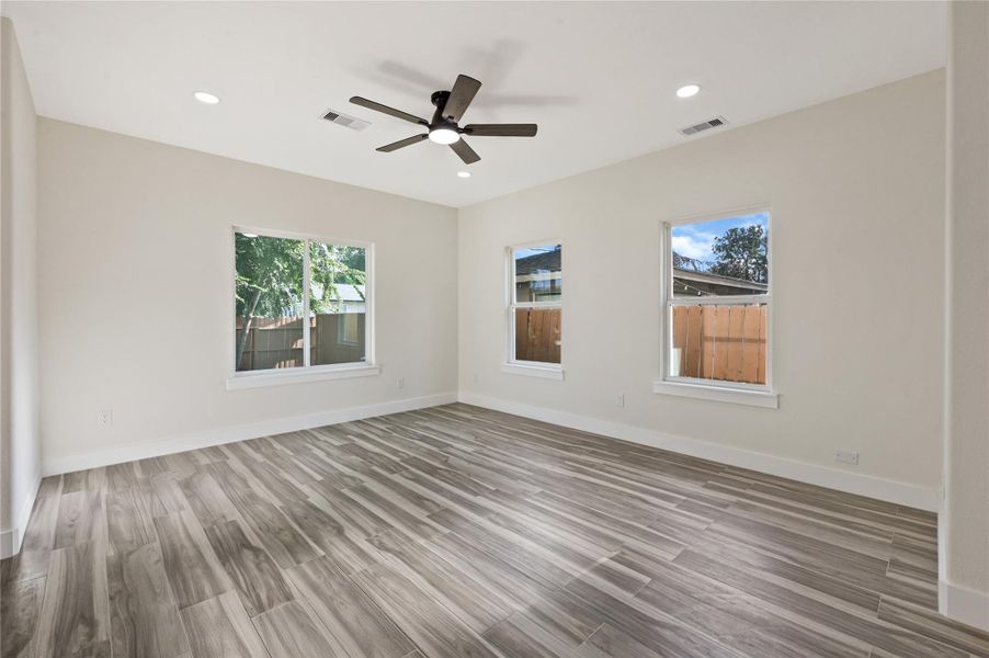 Spacious, unfurnished interior of a new home in , Houston (Image 22).