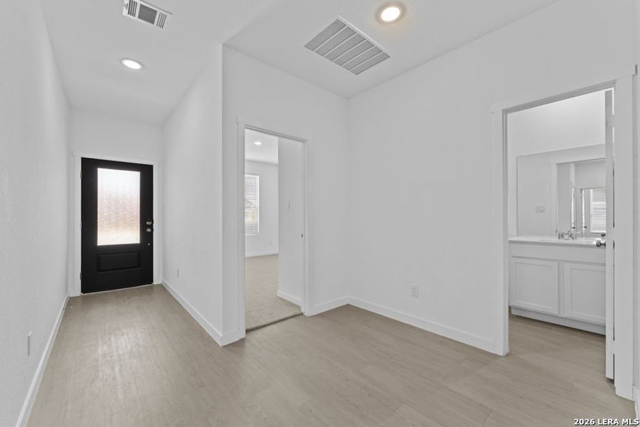 Spacious, unfurnished interior of a new home in Espada, San Antonio (Image 28).