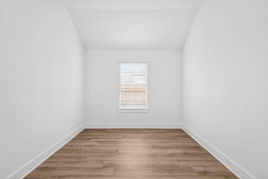 Spacious, unfurnished interior of a new home in Lago Mar, Santa Fe (Image 10).