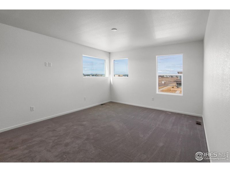 Spacious, unfurnished interior of a new home in , Timnath (Image 34).