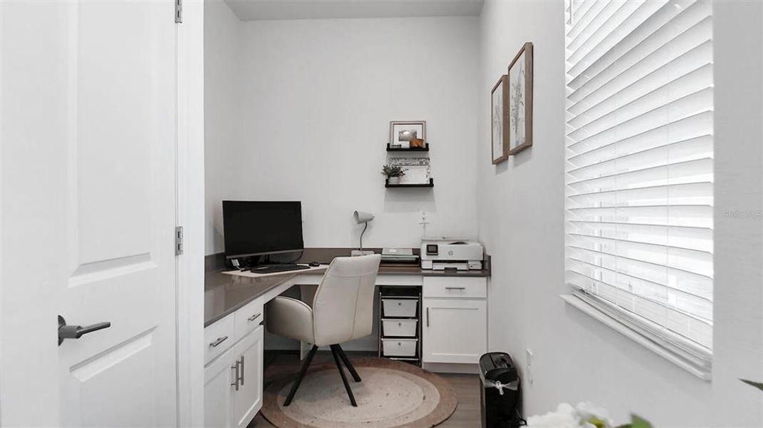 Furnished interior view inside a new home in , Orlando (Image 11).
