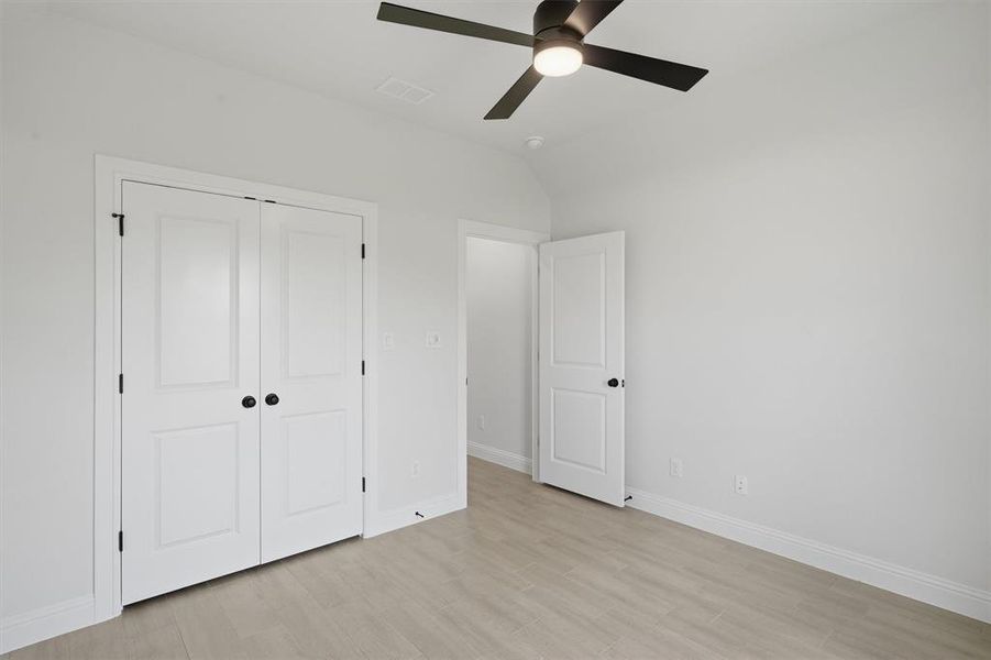 Spacious, unfurnished interior of a new home in , Weatherford (Image 29).