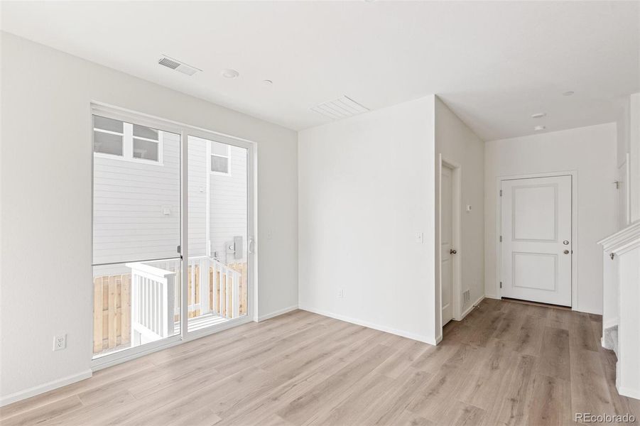 Spacious, unfurnished interior of a new home in Turnberry, Commerce City (Image 16).