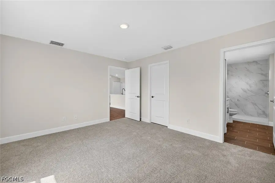 Spacious, unfurnished interior of a new home in Cape Coral, Cape Coral (Image 14).