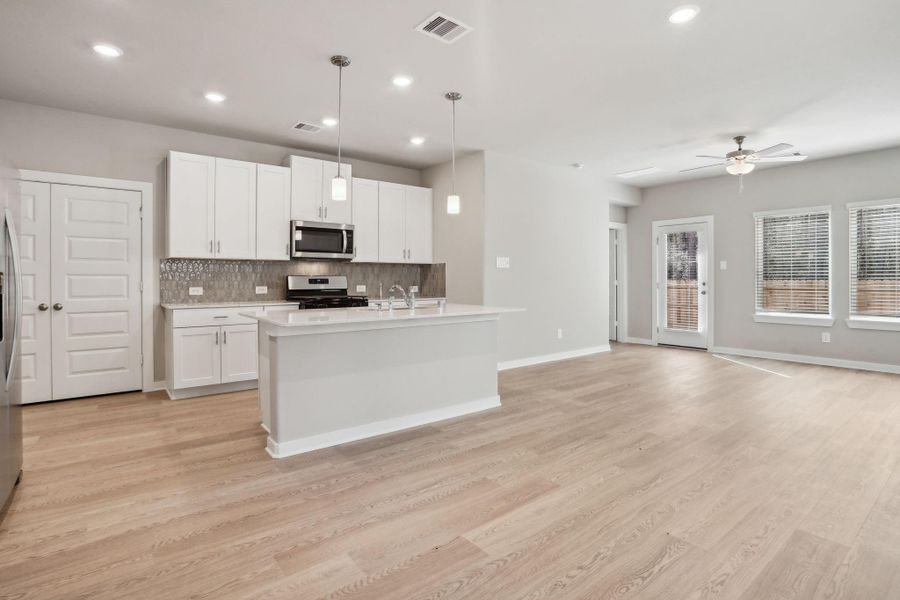 Photo is not of the actual home but is an inspirational photo of builder’s model home and may depict options, furnishings, and/or decorator features that are not included. Photo is not of the actual home but is an inspirational photo of builder’s model home and may depict options, furnishings, and/or decorator features that are not included.