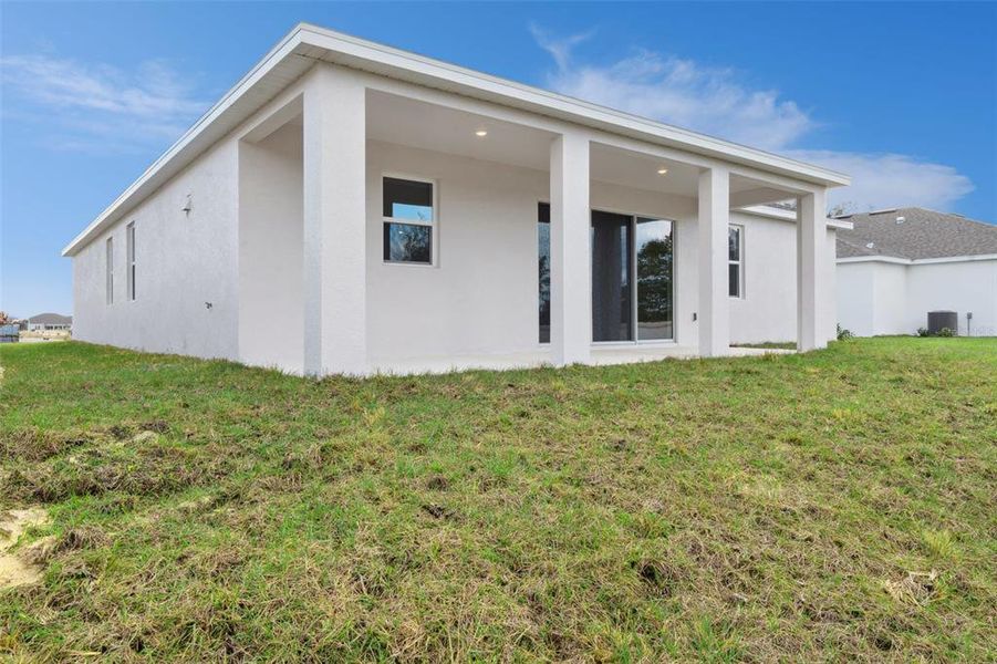 Exterior details and patio area of a home in Eden Crest, Apopka (Image 25).