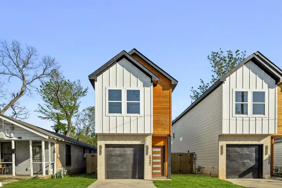Front exterior of a new home in , Dallas, TX, highlighting curb appeal (Image 1). Front exterior of a new home in , Dallas, TX, highlighting curb appeal (Image 1).