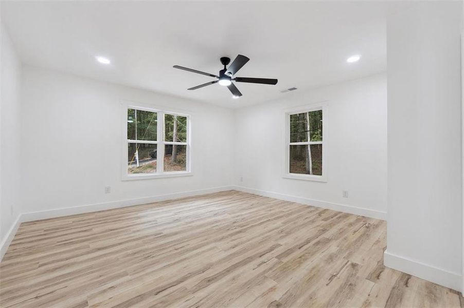 Spacious, unfurnished interior of a new home in , Gainesville (Image 21).