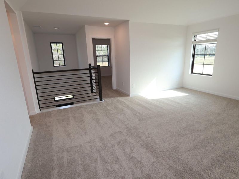 Spacious, unfurnished interior of a new home in Lone Star Landing, Montgomery (Image 37).