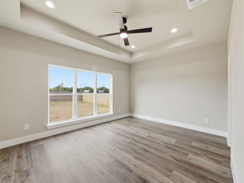 Spacious, unfurnished interior of a new home in , Grand Prairie (Image 12).