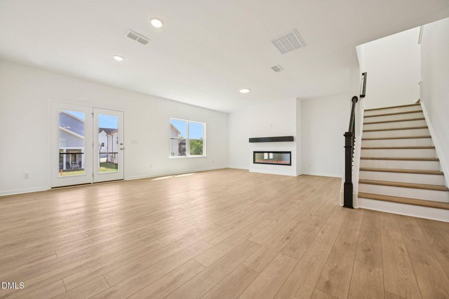 8-web-or-mls-Ken Dr-S1704-008