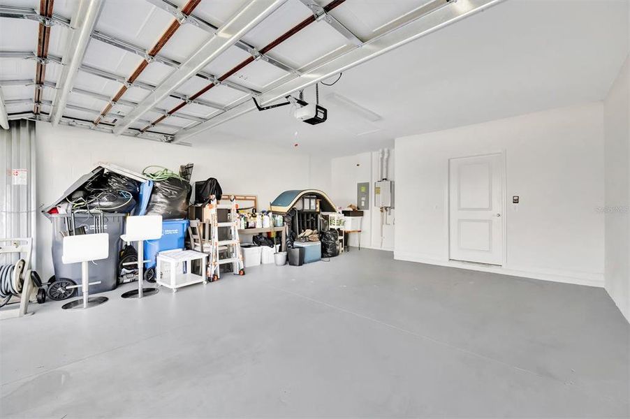 Spacious, unfurnished interior of a new home in , Wimauma (Image 39).