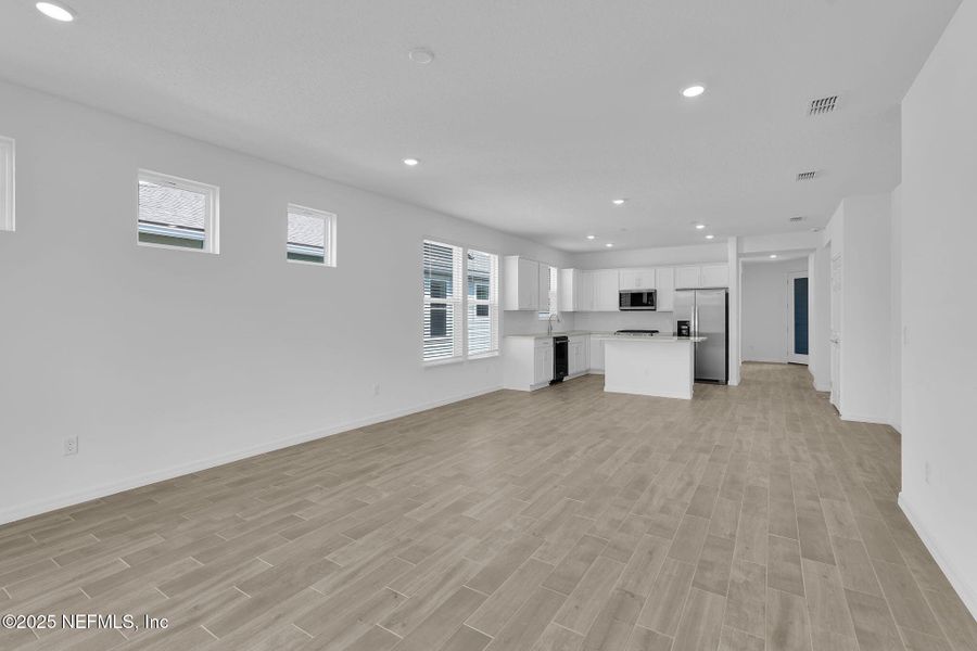 Spacious, unfurnished interior of a new home in , Yulee (Image 22).