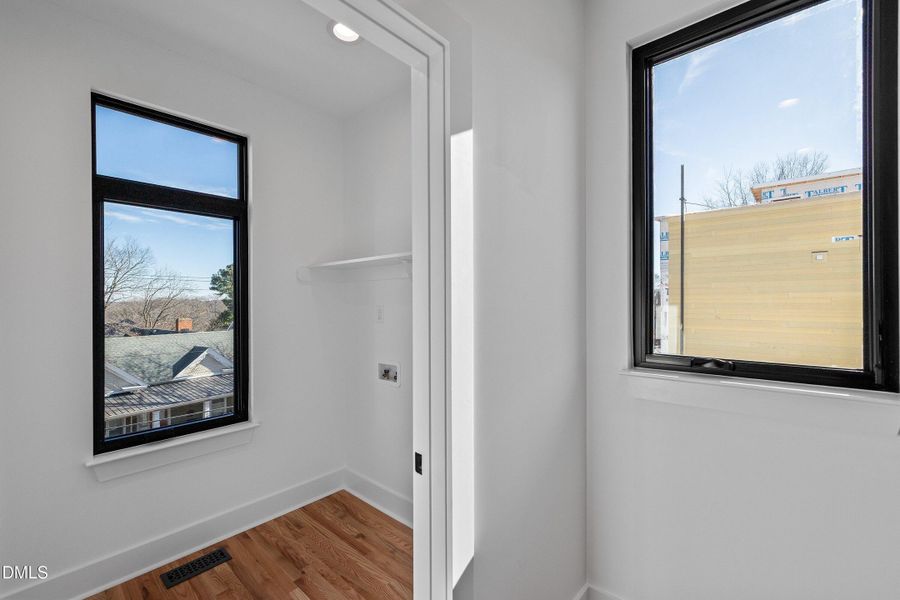 42-813 N Roxboro_6824 42-813 N Roxboro_6824