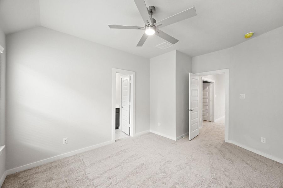Spacious, unfurnished interior of a new home in Barton Creek Ranch, Conroe (Image 28). Spacious, unfurnished interior of a new home in Barton Creek Ranch, Conroe (Image 28).