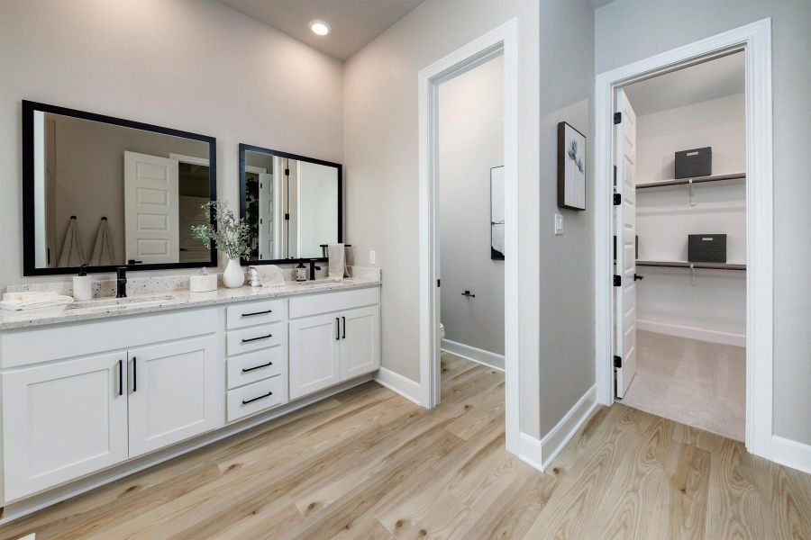 Furnished interior view inside a new home in Sierra Vista, Iowa Colony (Image 9).