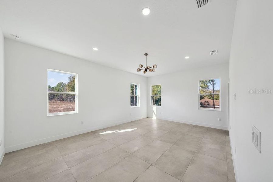 Spacious, unfurnished interior of a new home in , Ocala (Image 20).