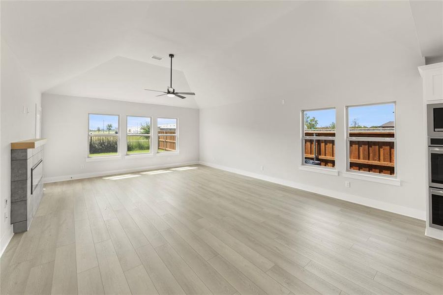 10. 1344 Chisos - Dining