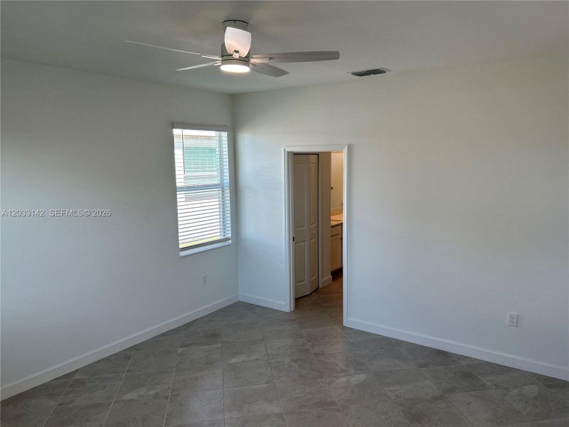 Spacious, unfurnished interior of a new home in , Lehigh Acres (Image 12).
